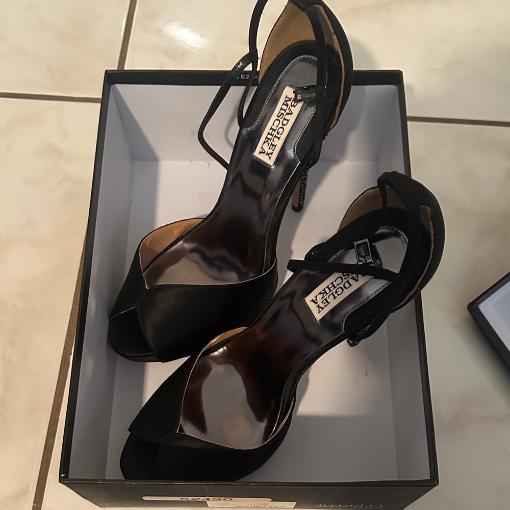 Badgley Mischka Black Peep-Toe Heels